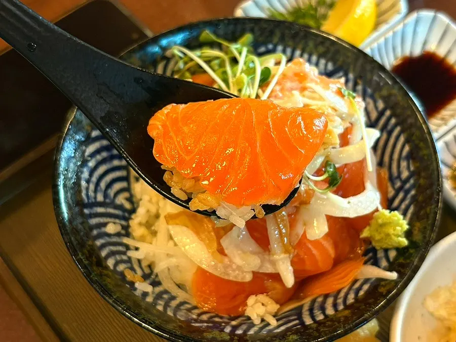 Thick slices of salmon