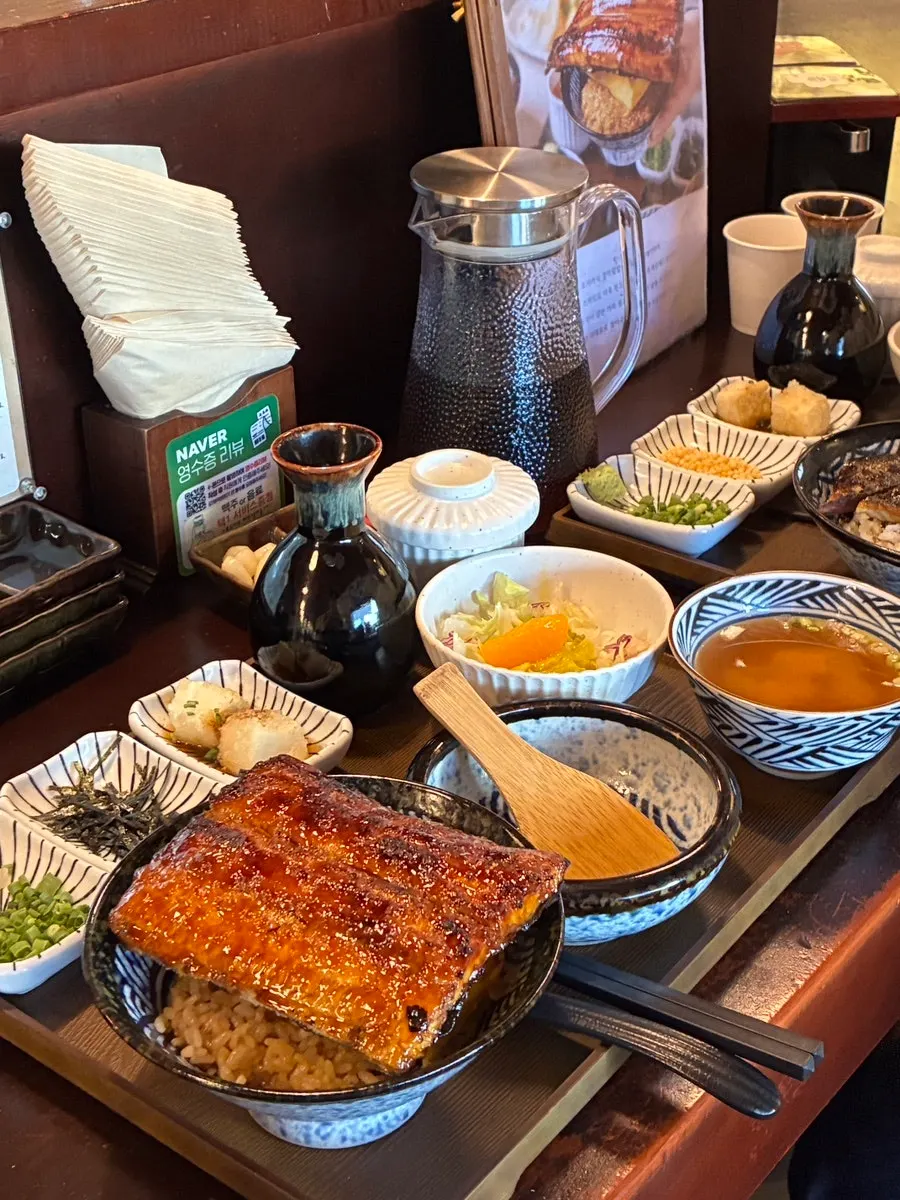 The jumbo unaju set topped with eel