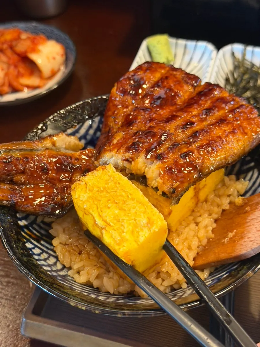 Eel and rolled egg picked up together