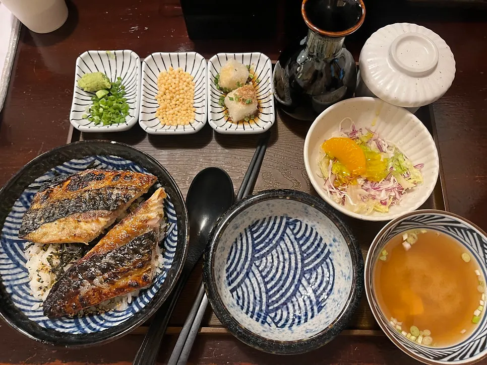 Signature eel rice-bowl set