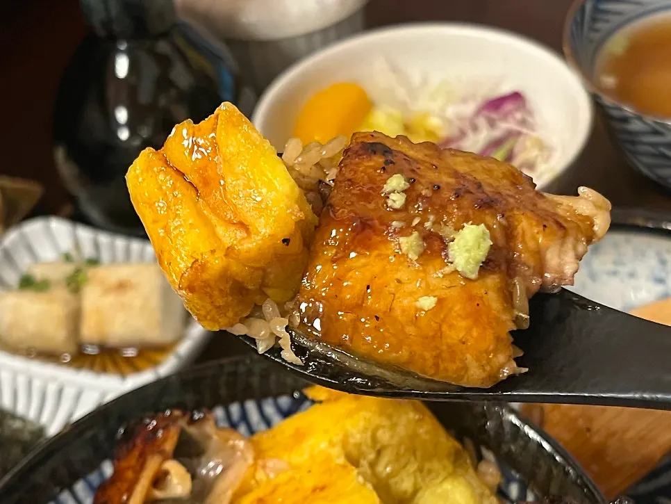 Mackerel with fluffy rolled omelet