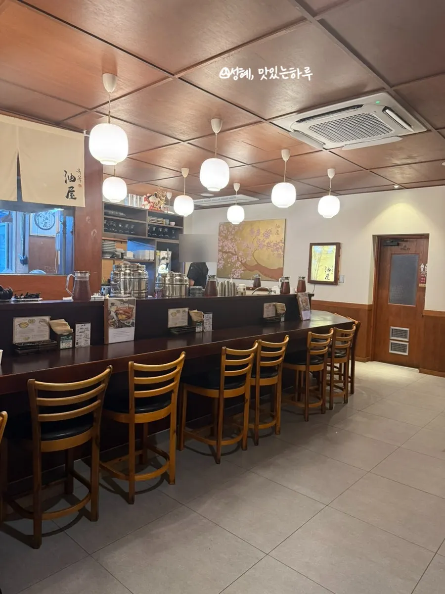 다찌석 위주로 구성된 유옥 매장 내부