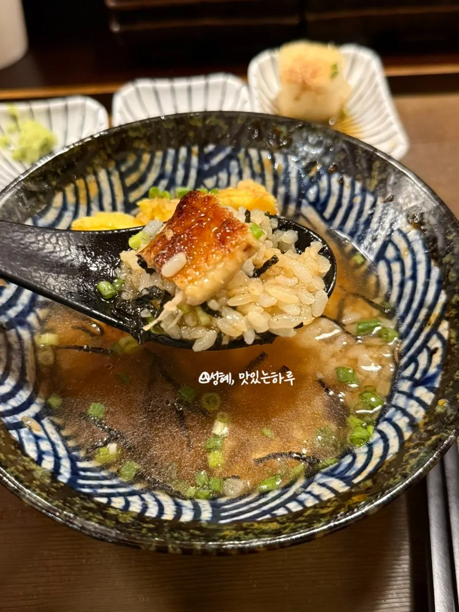 반쯤 먹은 점보 우나쥬 장어덮밥