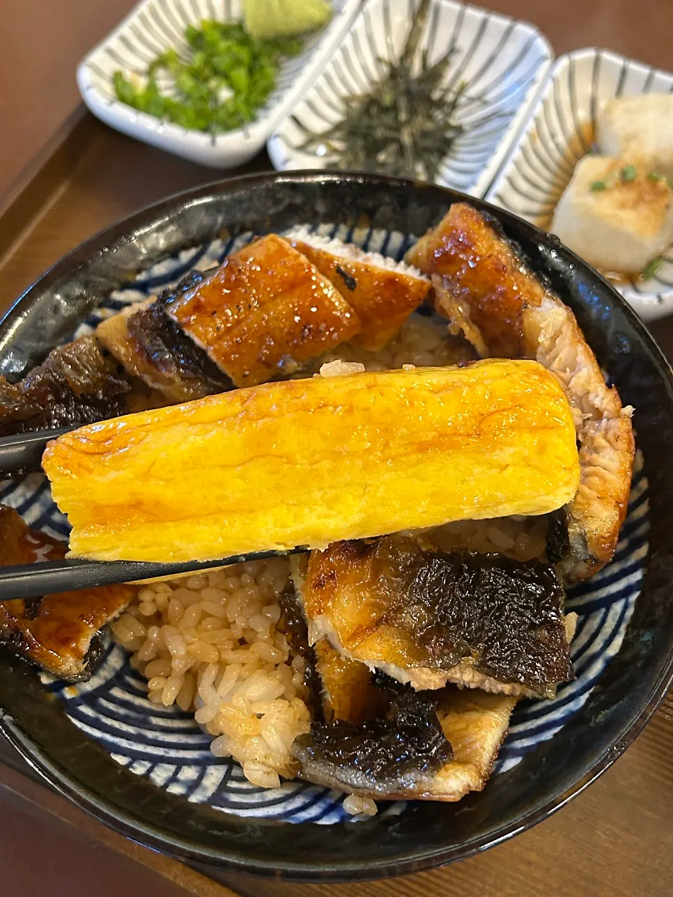 A giant tamagoyaki served alongside the unaju set