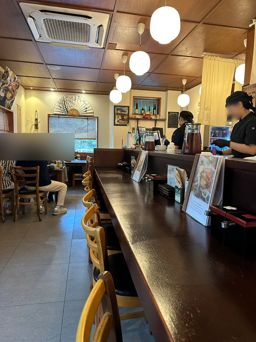 Yuok's exterior passageway with Japanese ambiance