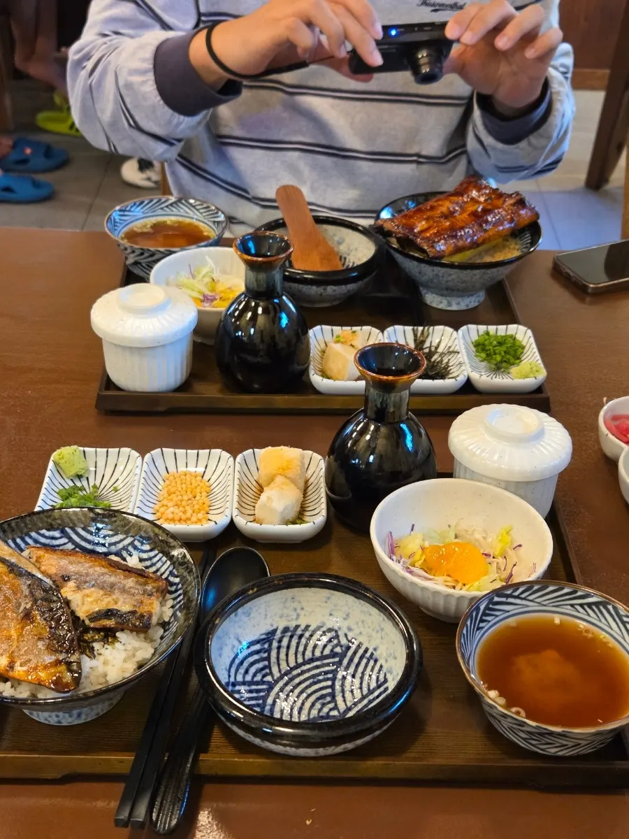 Instructions on how to enjoy the meal, on the table