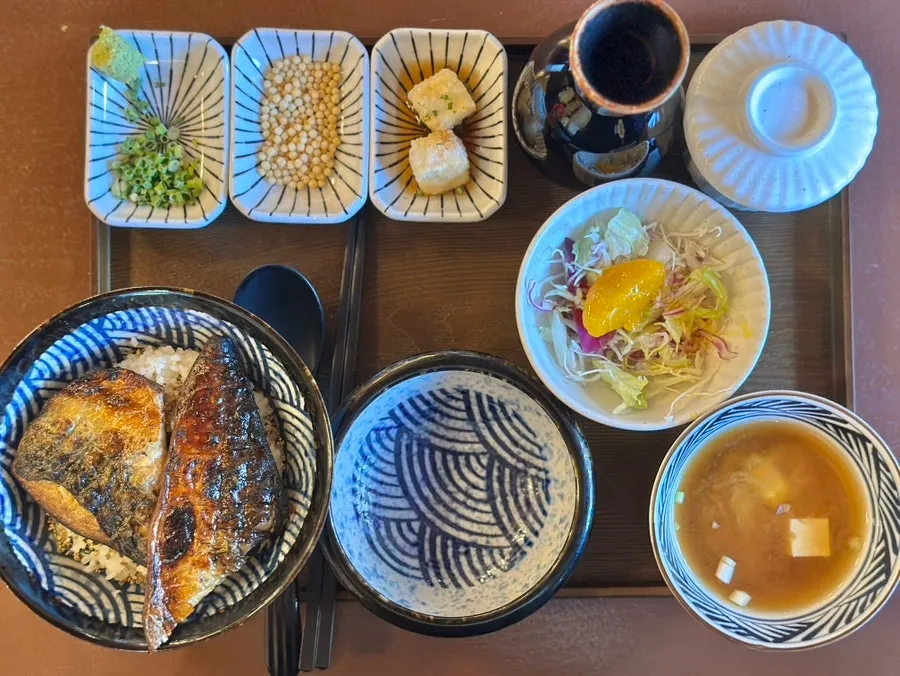 유옥 사바 오차츠케 한 상 차림