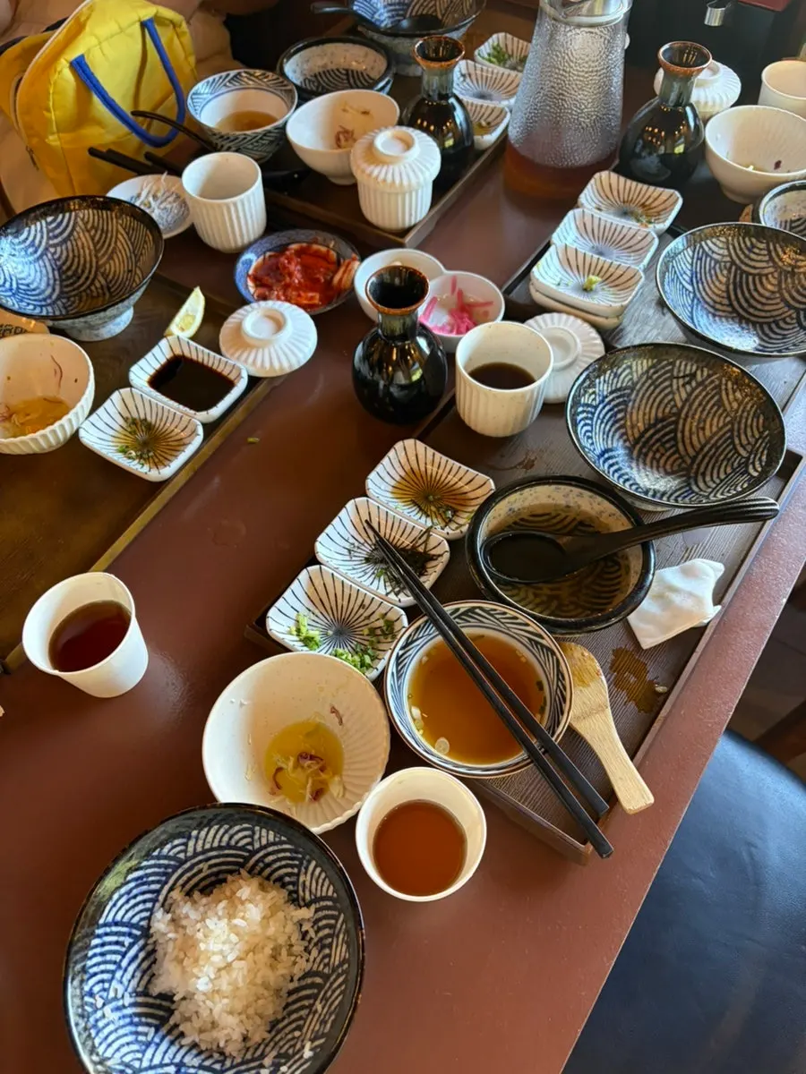 식사를 마친 유옥 덮밥 그릇