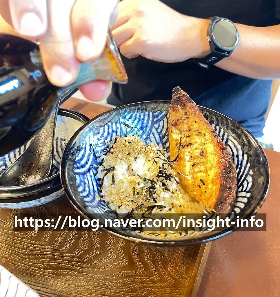 Mackerel rice enjoyed as ochazuke after pouring tea over it