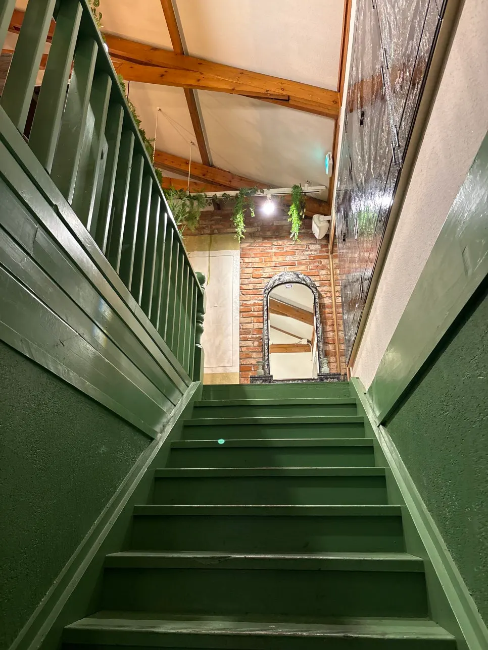 Staircase leading up to Songjeongok's 2nd floor