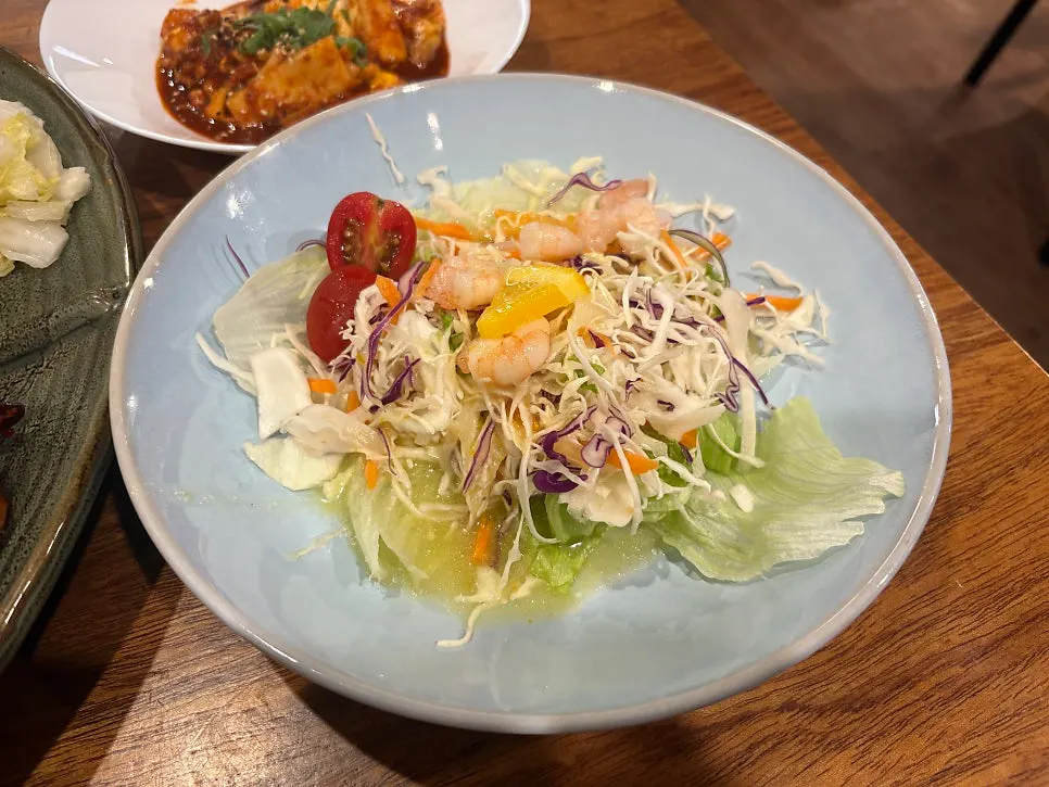 Songjeongok's basic side dish plates
