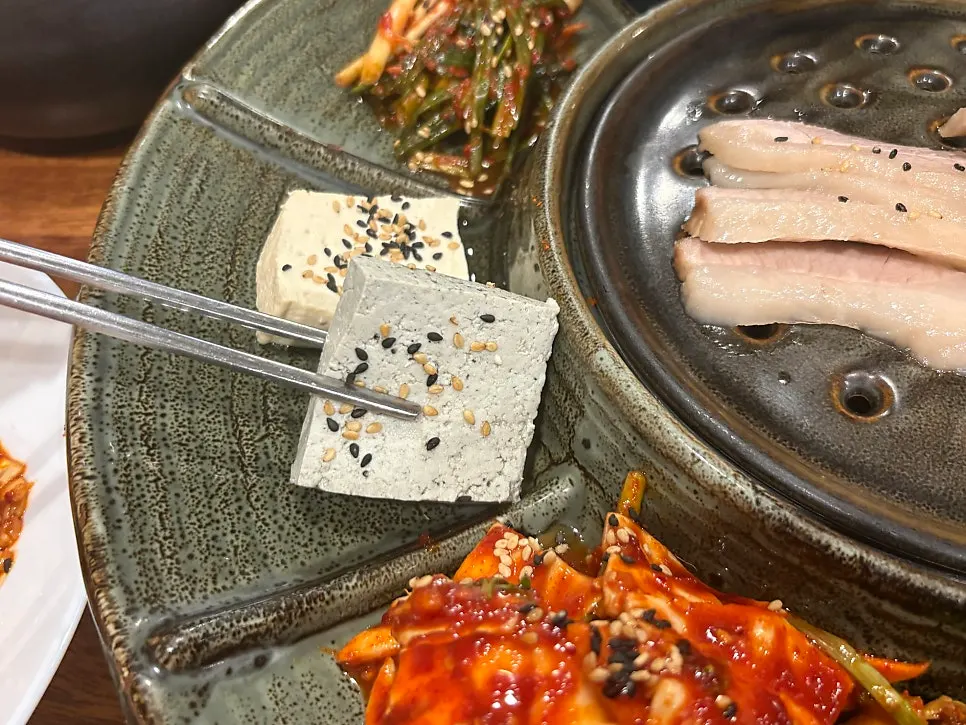 Light, plain tofu side dish