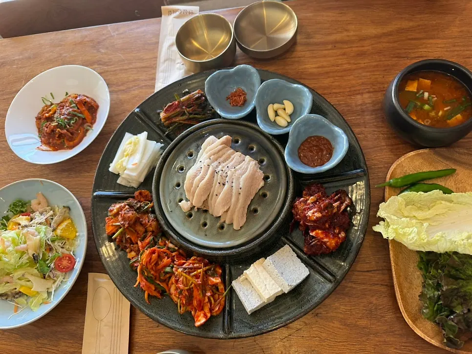 Full table spread of Songjeongok's abalone seafood hinoki set