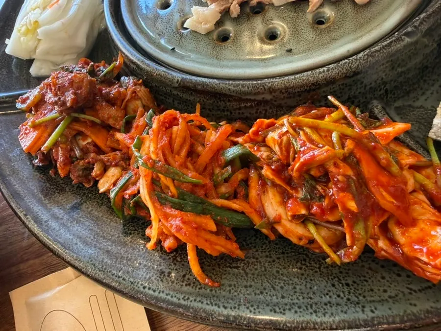 Seasoned squid and clam side dishes