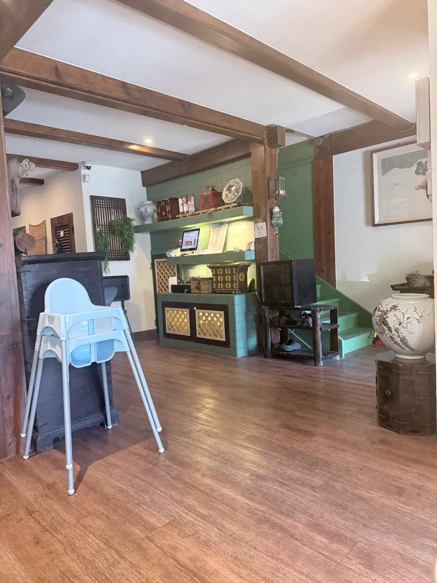 Interior of Songjeongok showing wooden pillars and rafters