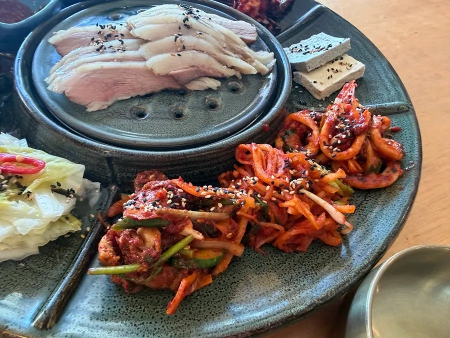 Plate of gabrisal boiled pork at Songjeongok