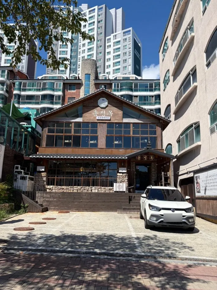 Exterior of Songjeongok's detached building near Songjeong Beach
