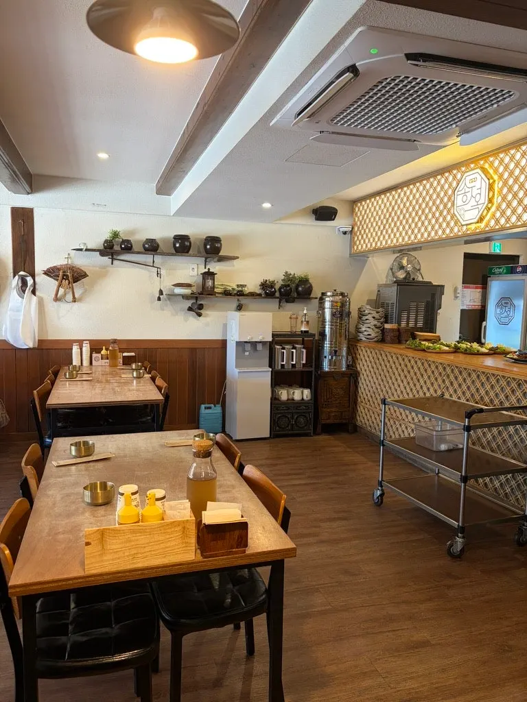 Hanok-style interior seating at Songjeongok