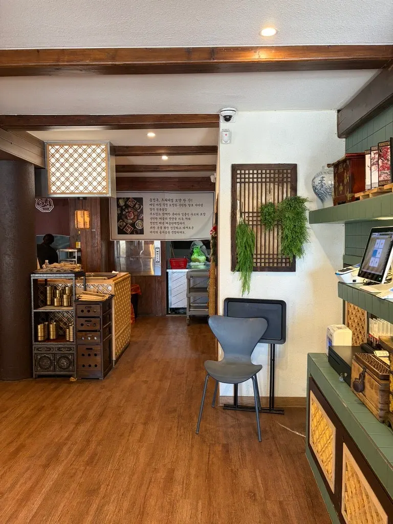 Modern-styled first floor hall at Songjeongok