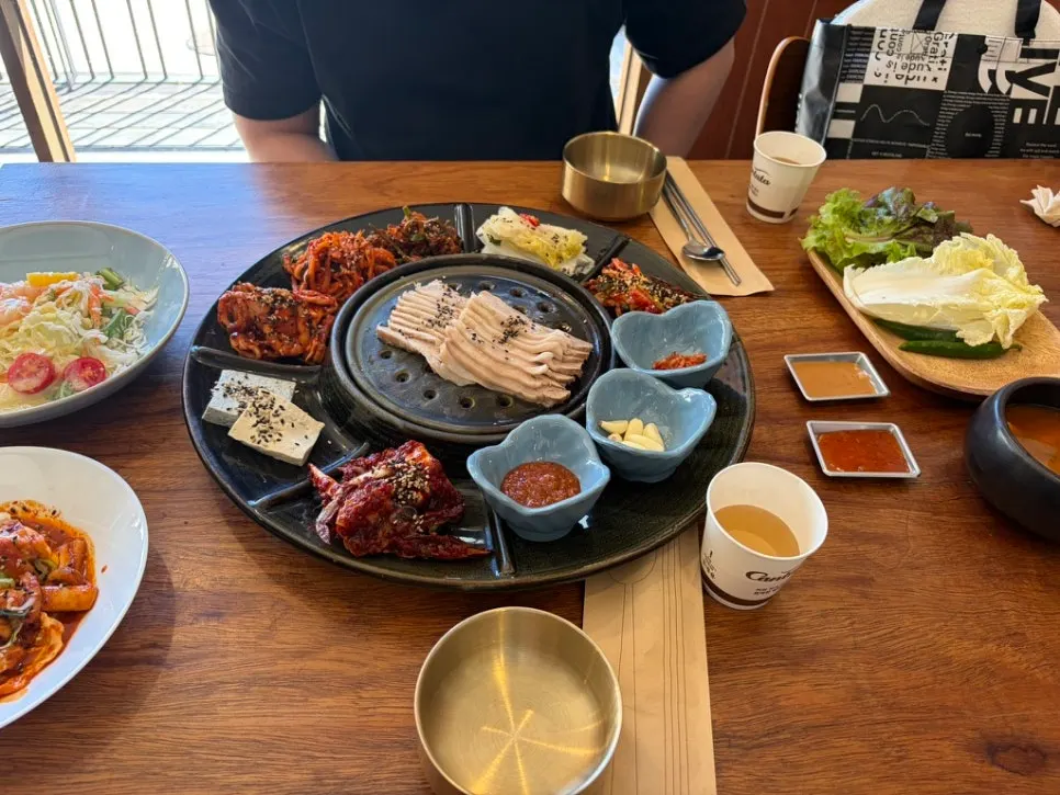 Full abalone pot rice set spread out 5 minutes after ordering