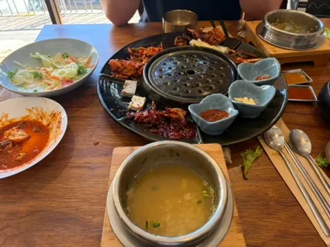 Plates from the Songjeongok set finished completely