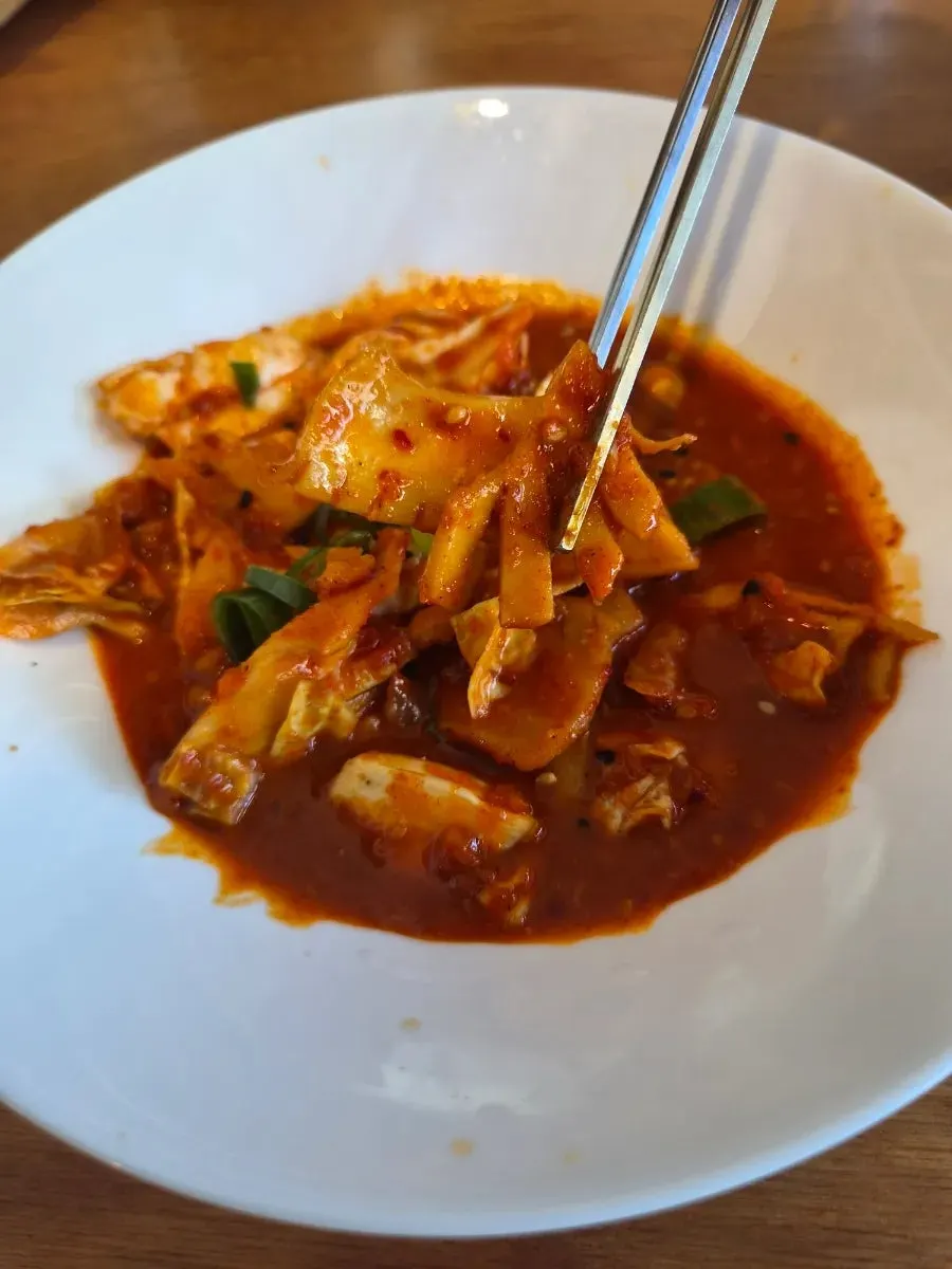Songjeongok's seafood hinoki steam with basic side dishes