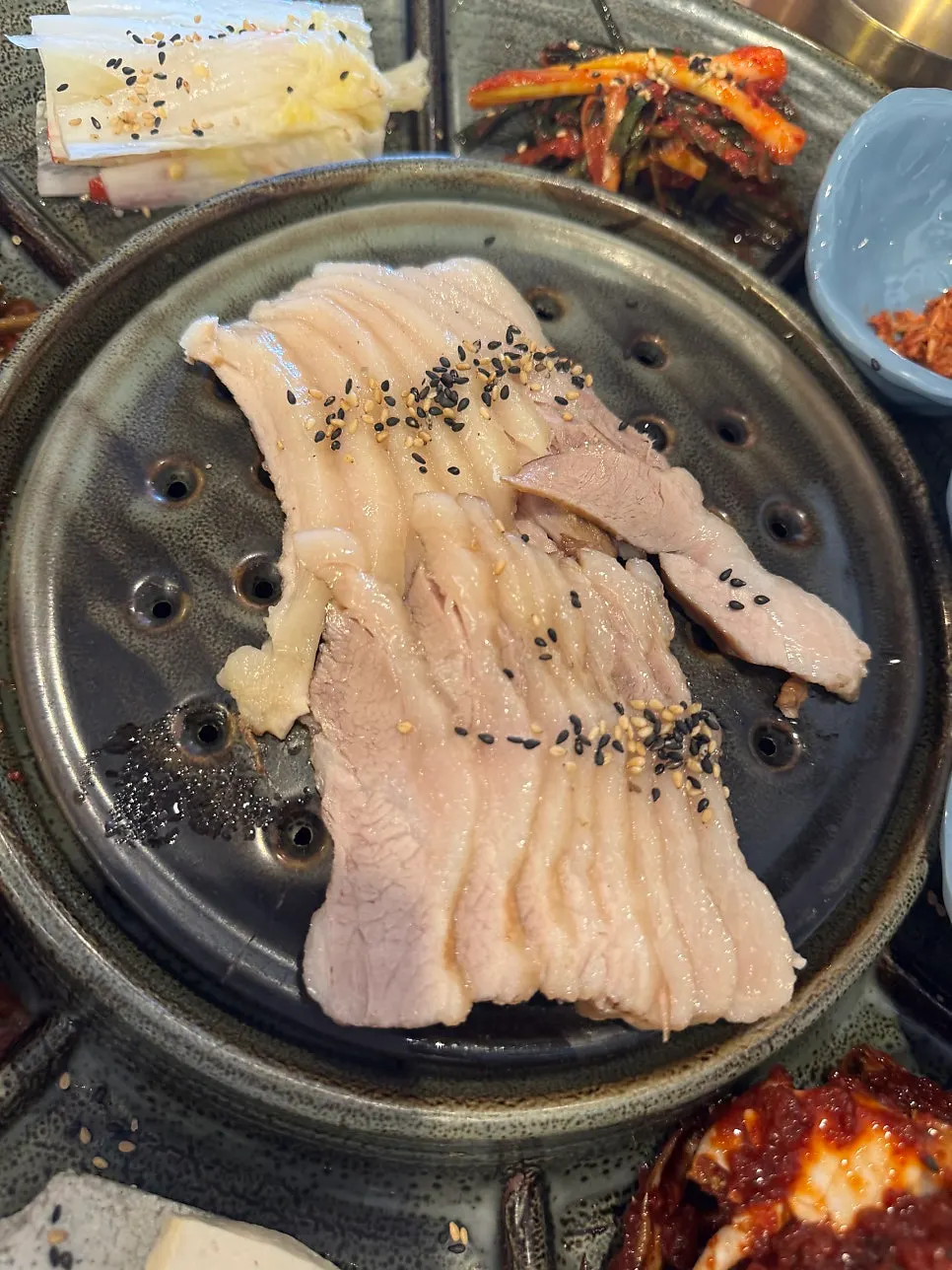 Plate of hinoki-steamed bossam at Songjeongok