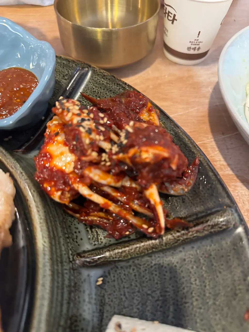 Side dishes served with the abalone pot rice set