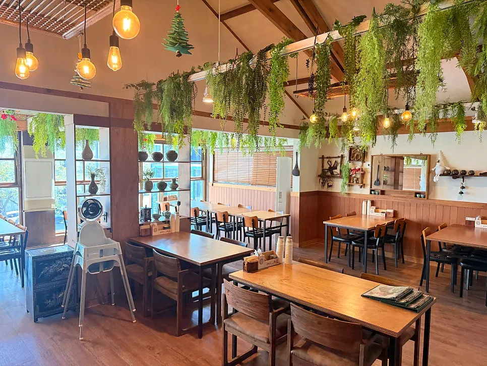 A 4-seat table on the 1st floor of Songjeongok