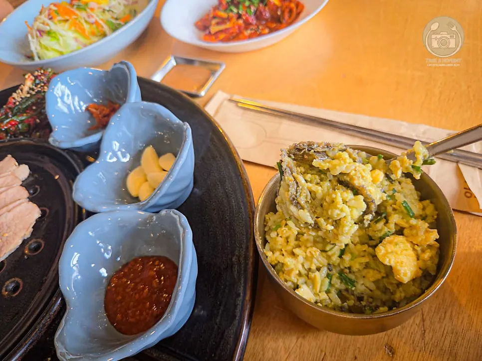Close-up of the side dishes in the Songjeongok set