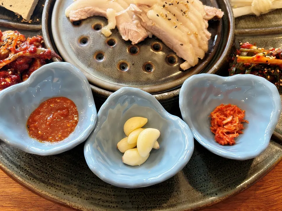 두부와 백김치 등 송정옥 반찬