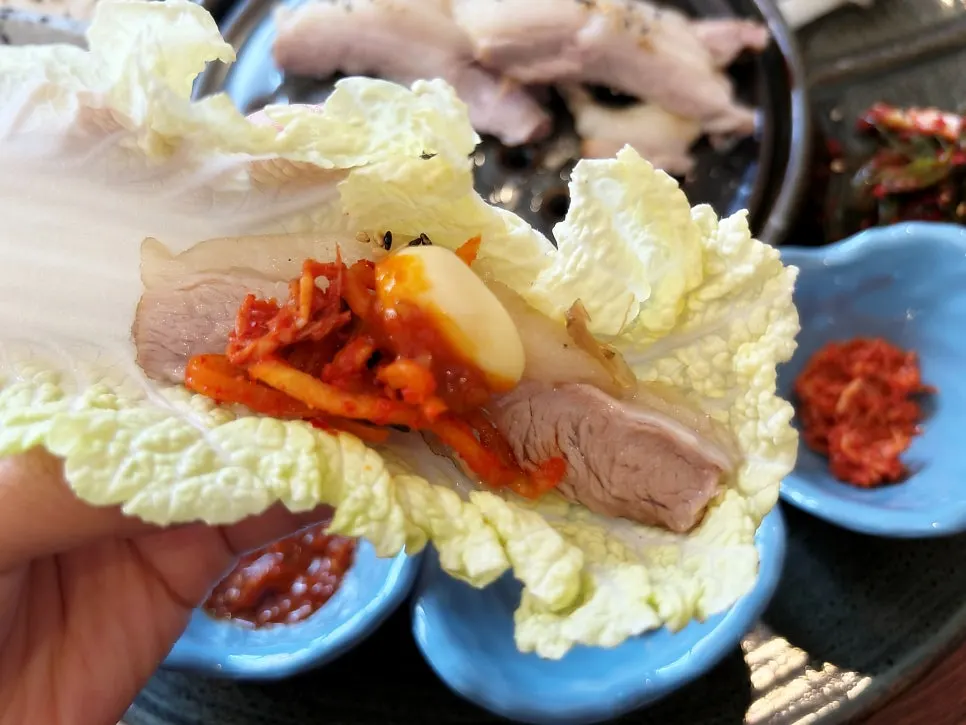 양념게장이 담긴 접시