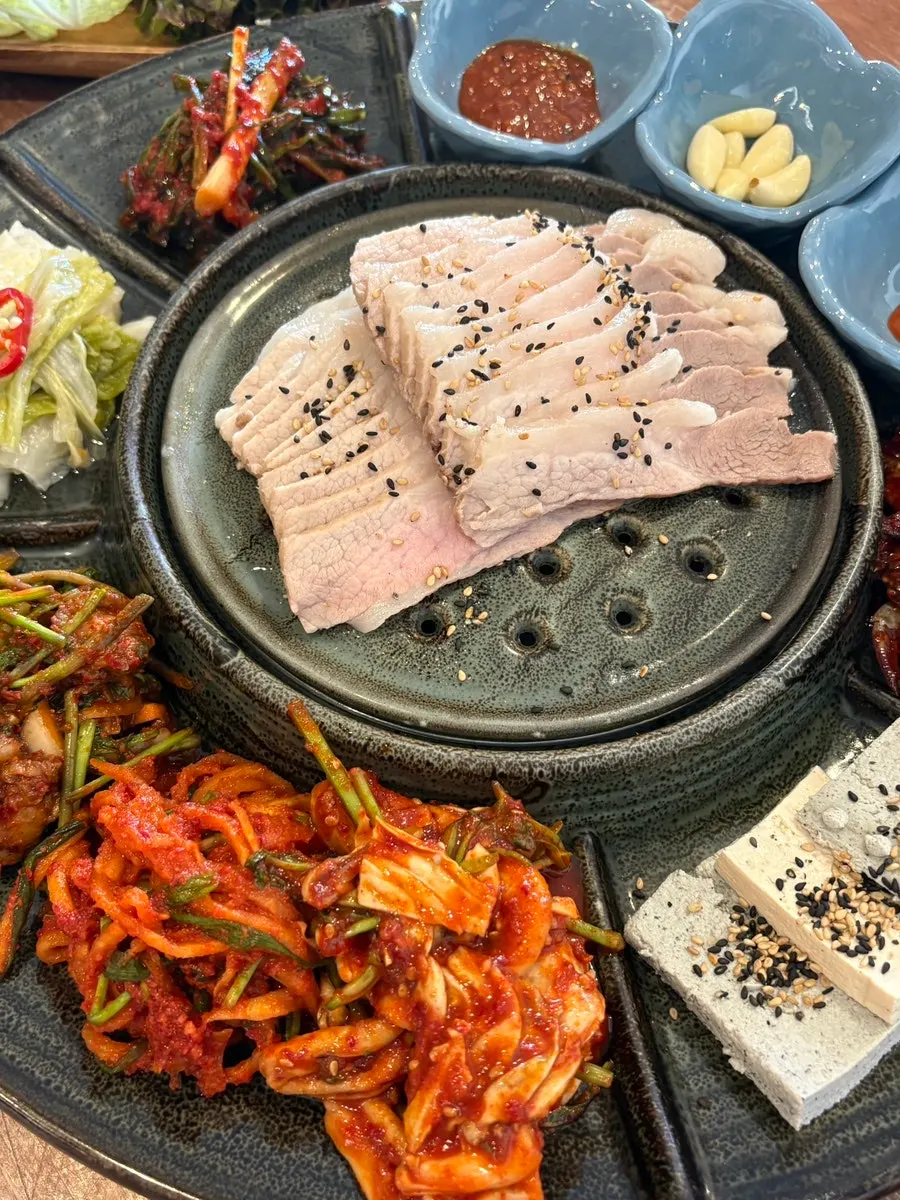 Tender, easy-to-cut boiled pork at Songjeongok