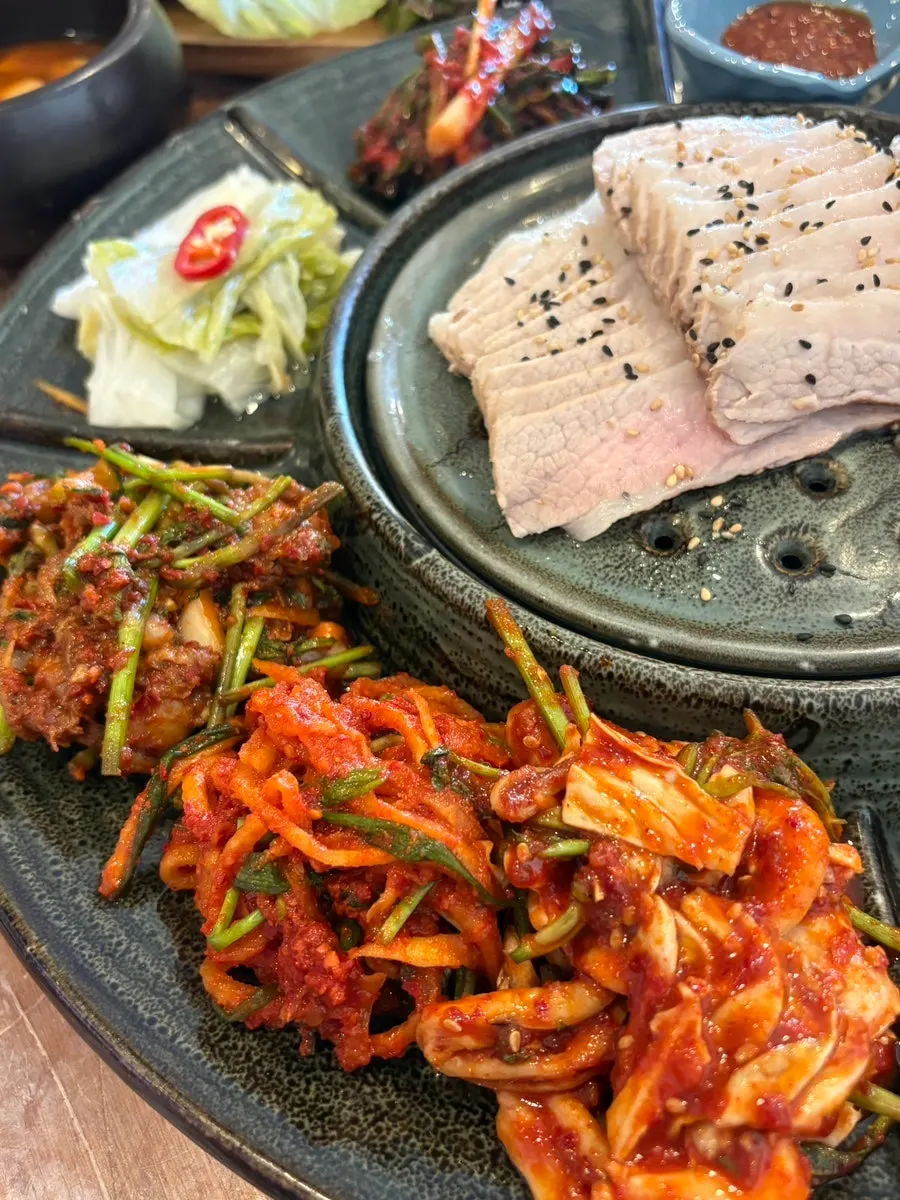 Songjeongok's vinegared squid side dish