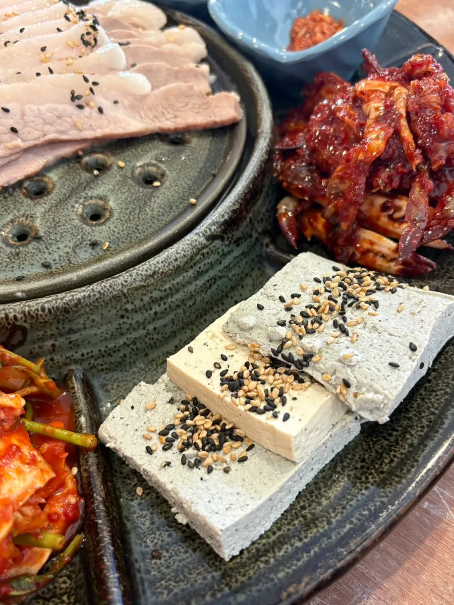 Songjeongok's seasoned raw crab side dish