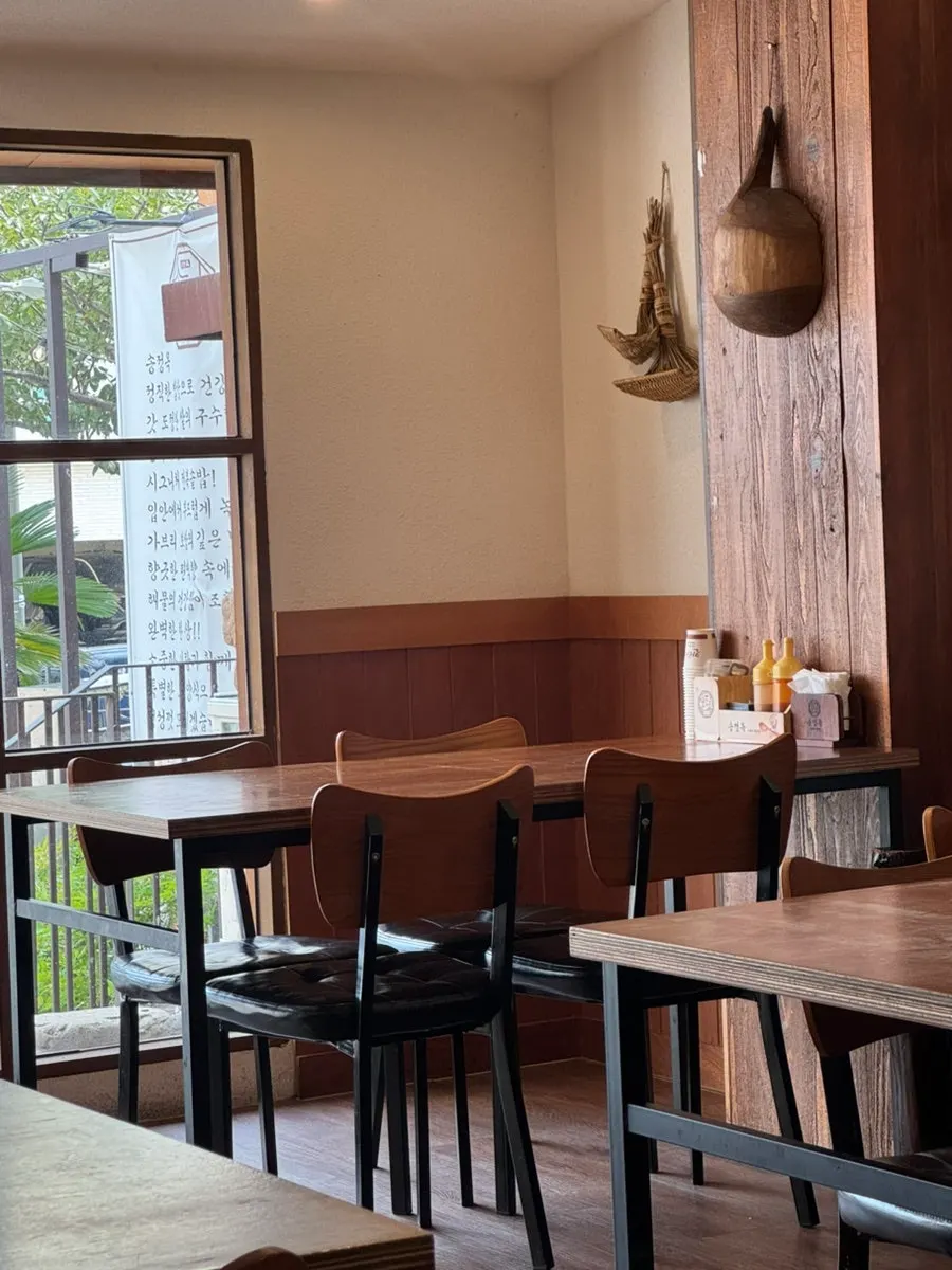 Interior view of Songjeongok's Korean dining space