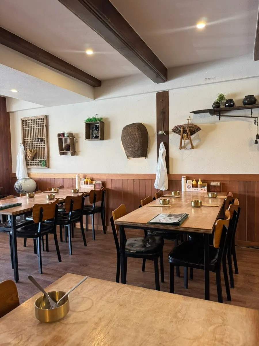 Interior seating and decor at Songjeongok