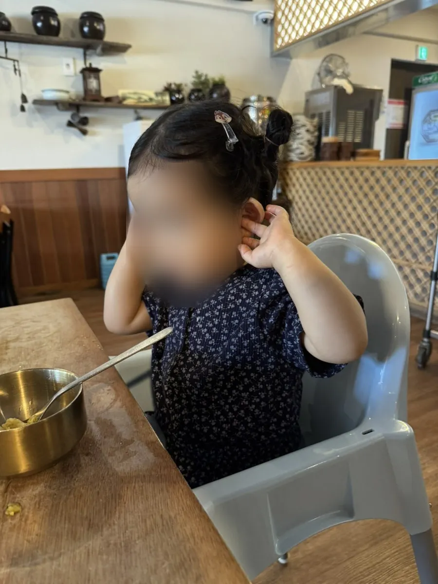 Baby chair set up at Songjeongok