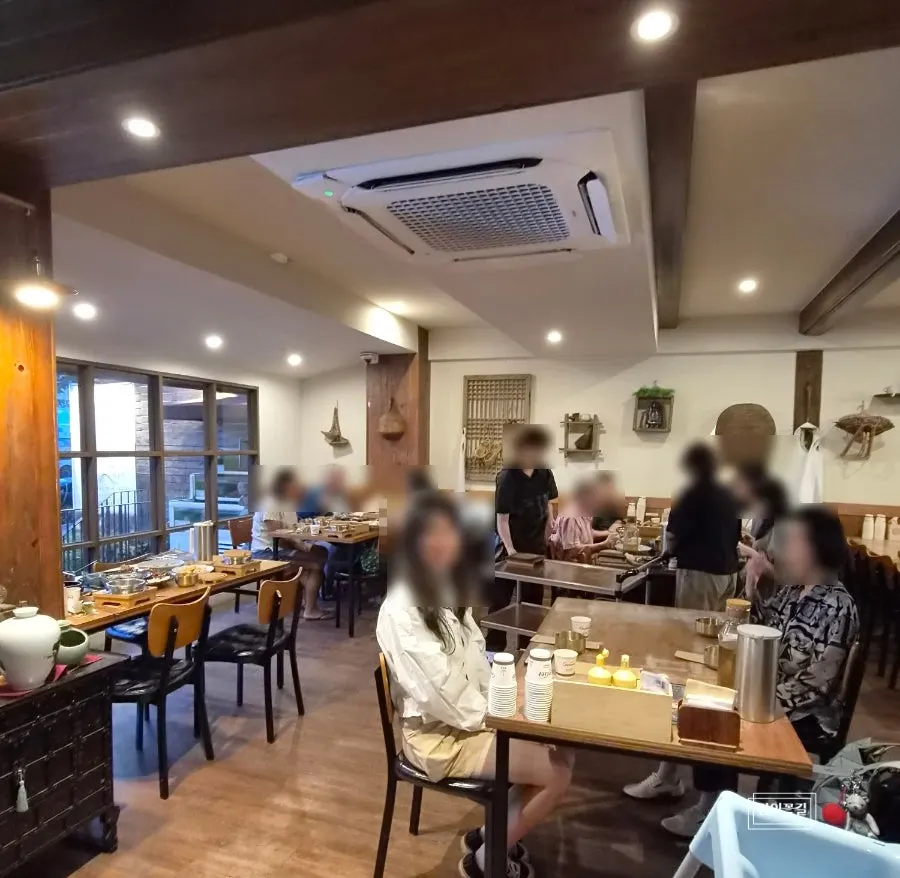 만석이던 송정옥 1층 홀