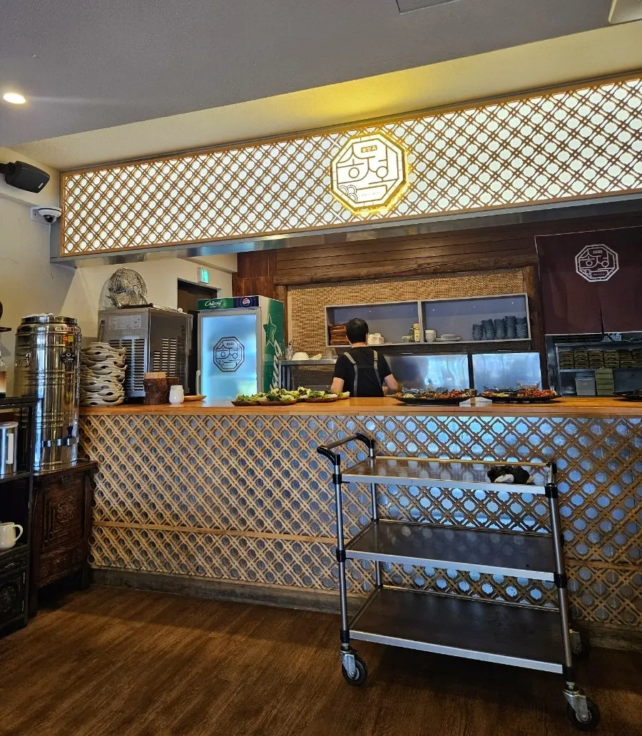 Wooden cabinet and ceramic jars at the entrance