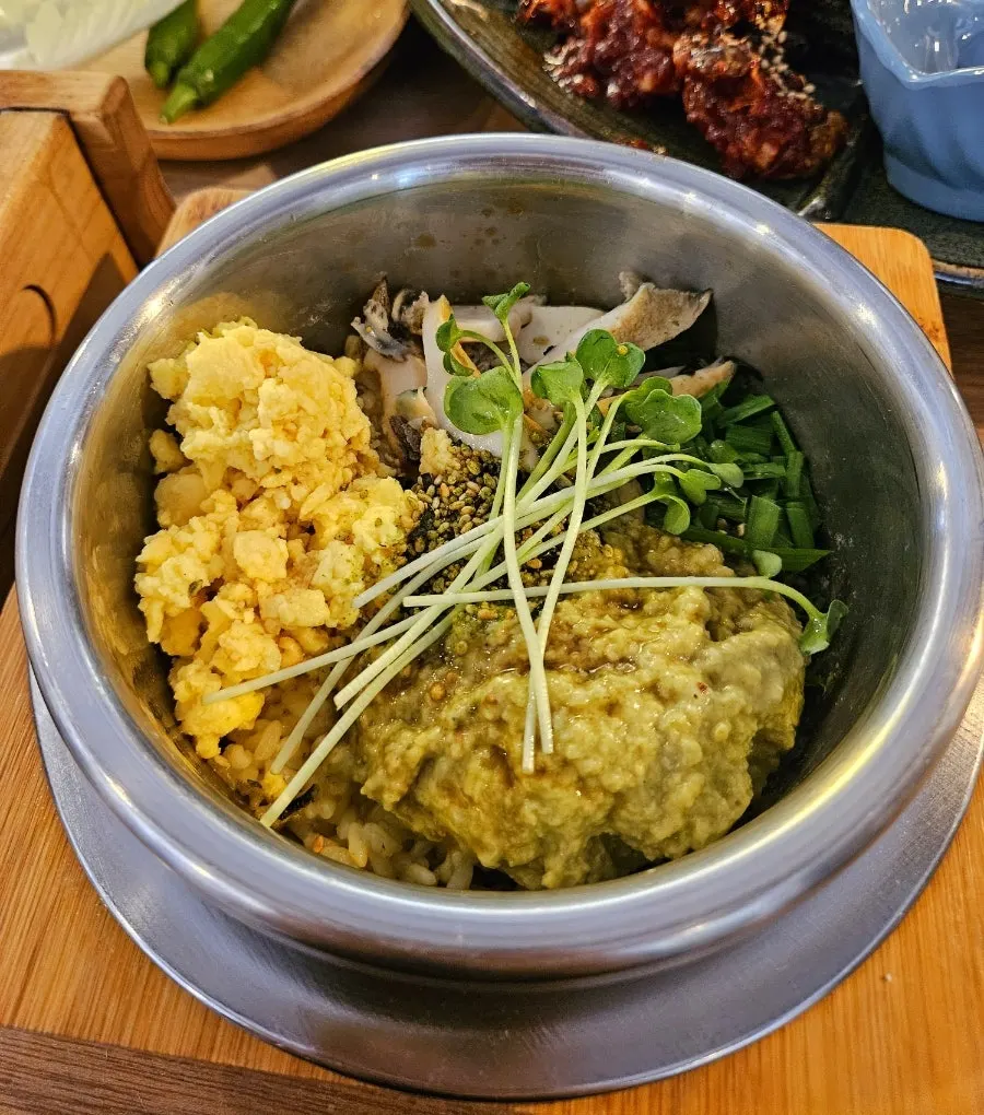 Yellow rice pot rice topped with abalone and scrambled egg