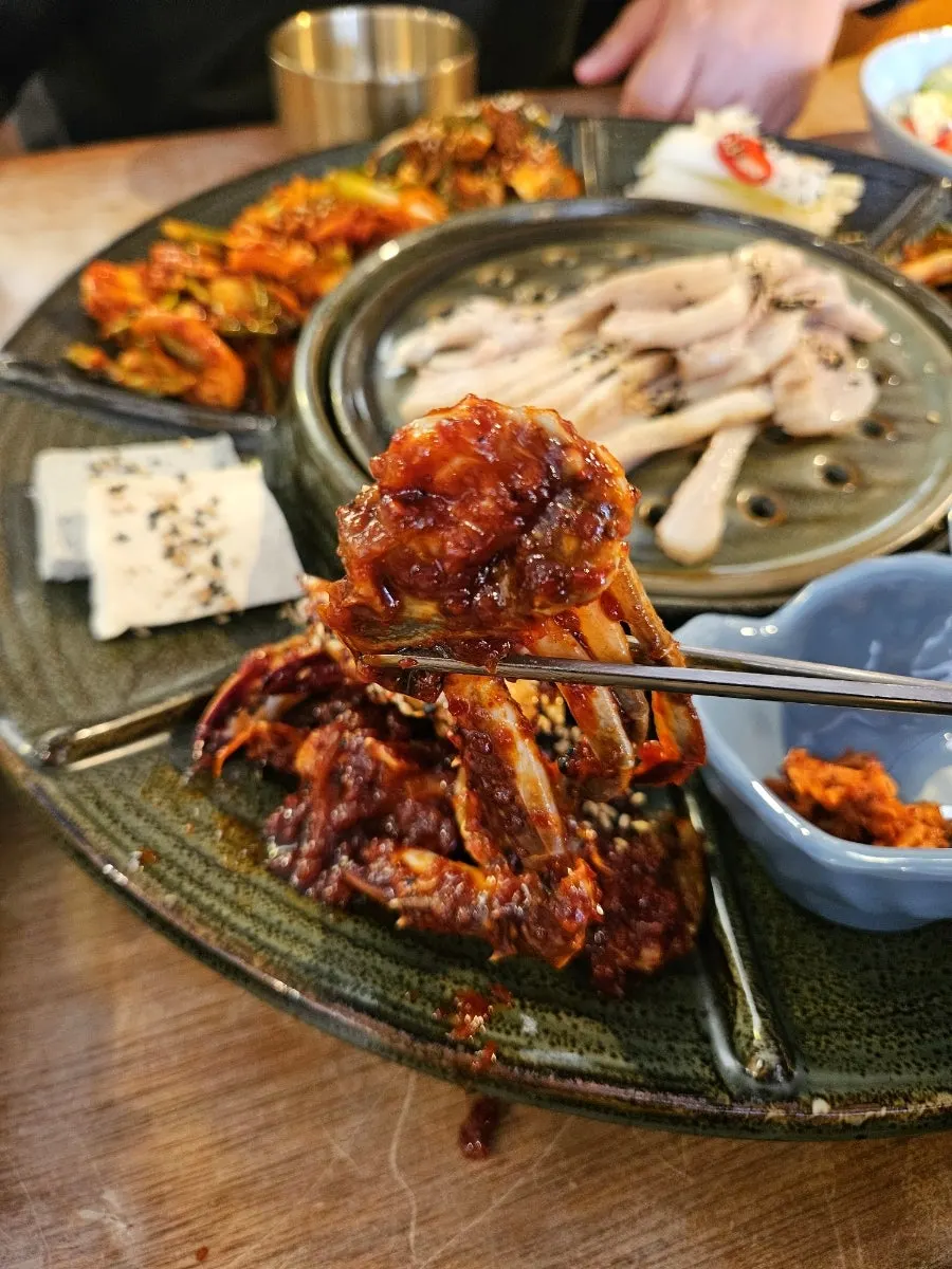 Seasoned crab coated thick with sauce