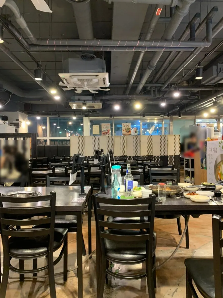 테이블 좌석이 많은 송쭈집 마곡 내부