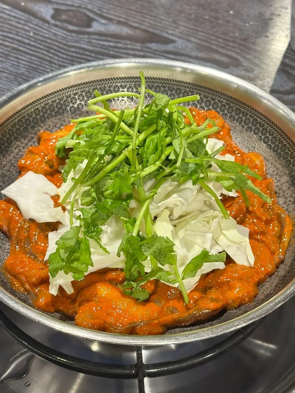 야채가 듬뿍 올라간 송쭈집 쭈꾸미 한 팬