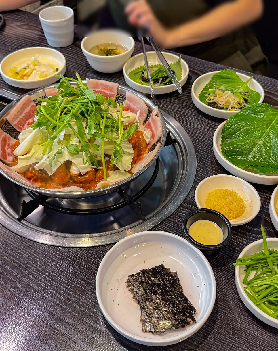 Full table spread with the jjukkumi sarimongttang set and side dishes