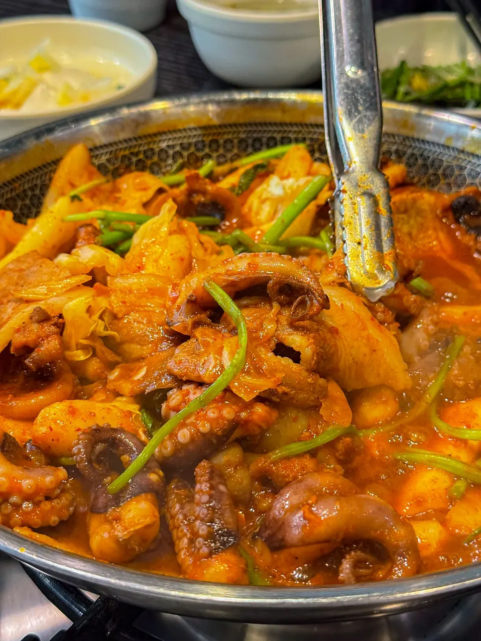 Grill pan loaded with a two-person portion of jjukkumi-samgyeopsal stir-fry