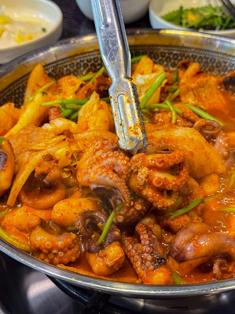 Stir-fried octopus cooked together with pork belly and rice cakes