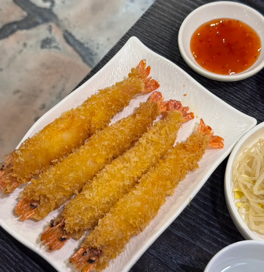 깻잎에 삼겹살과 쭈꾸미를 올린 쌈