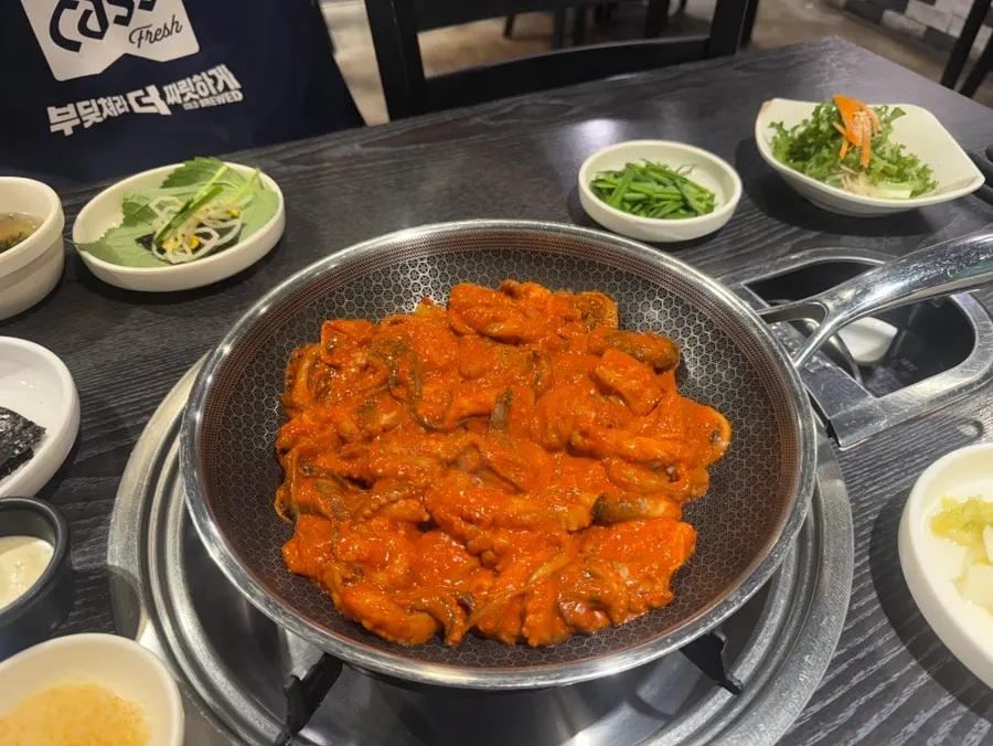 Bạch tuộc xào only trên bếp