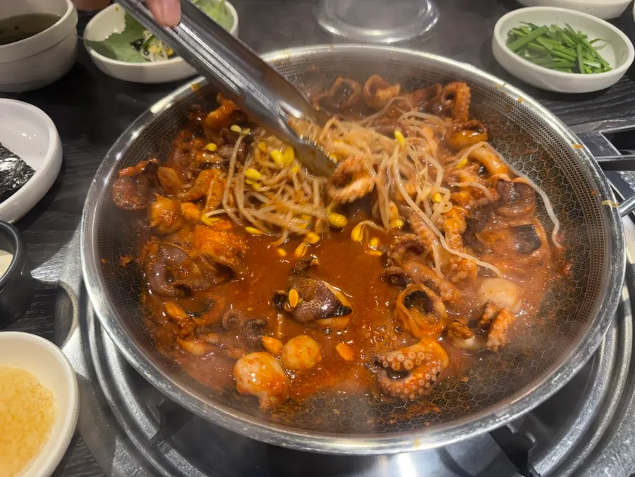 Bạch tuộc xào cay ăn cùng cơm